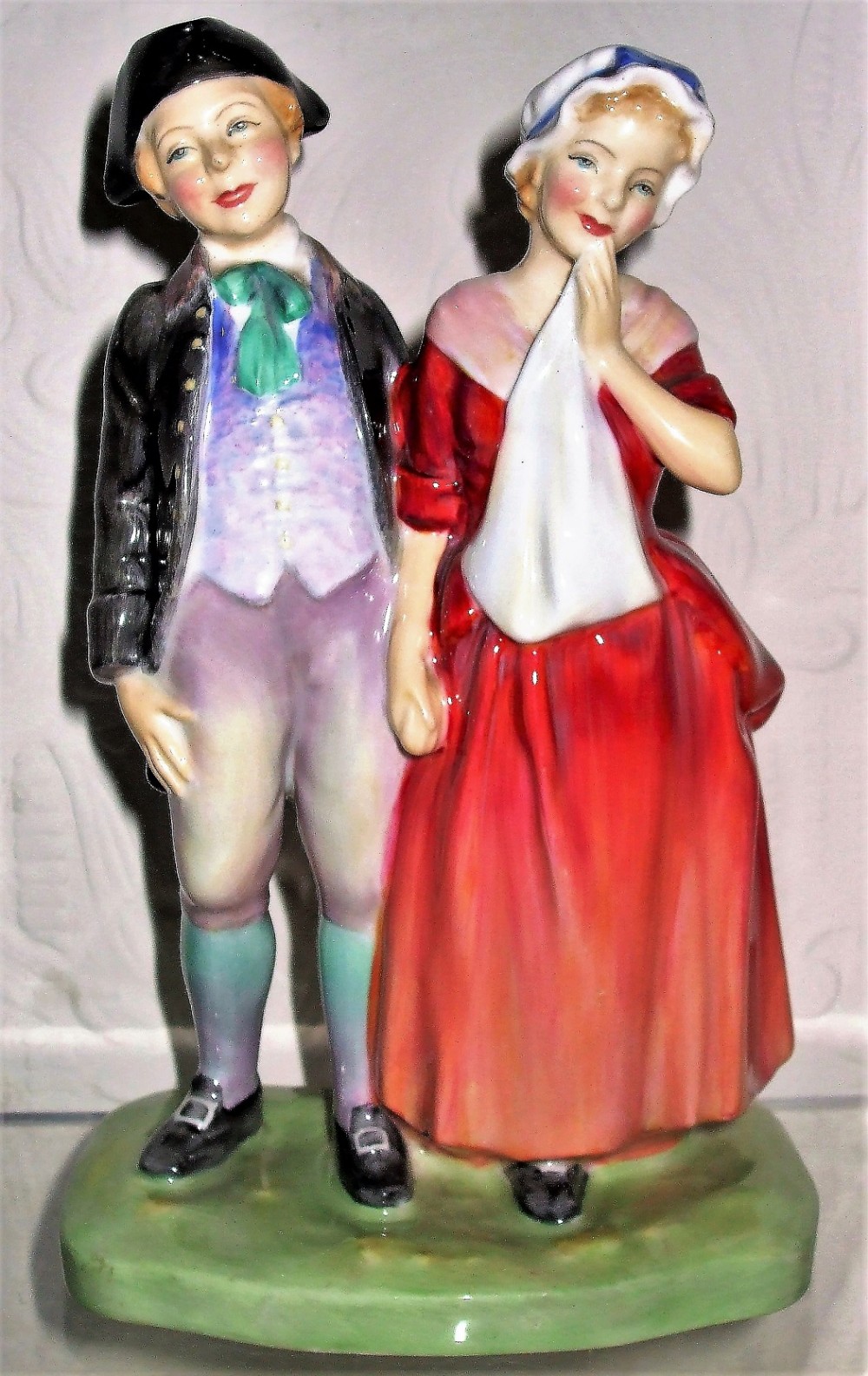 royal doulton porcelain figurine a'courting hn 2004