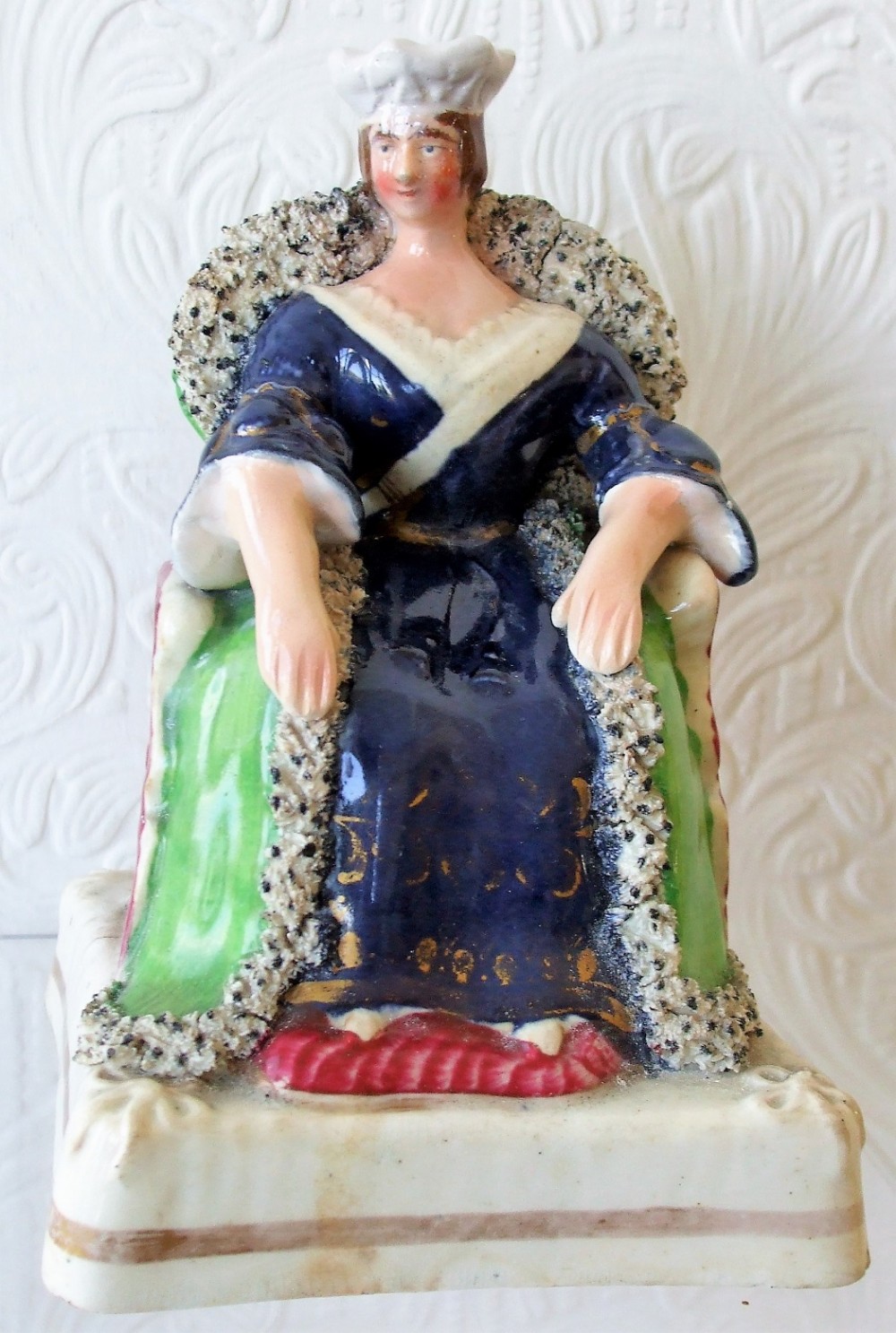 antique english victorian staffordshire pottery royal portrait figure queen victoria p a54 h 485
