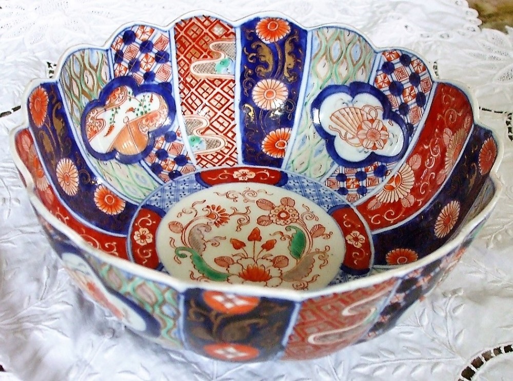 antique japanese meiji period imari scallop edged bowl
