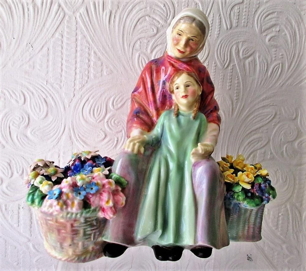 vintage royal doulton english porcelain figurine granny's heritage hn 1873