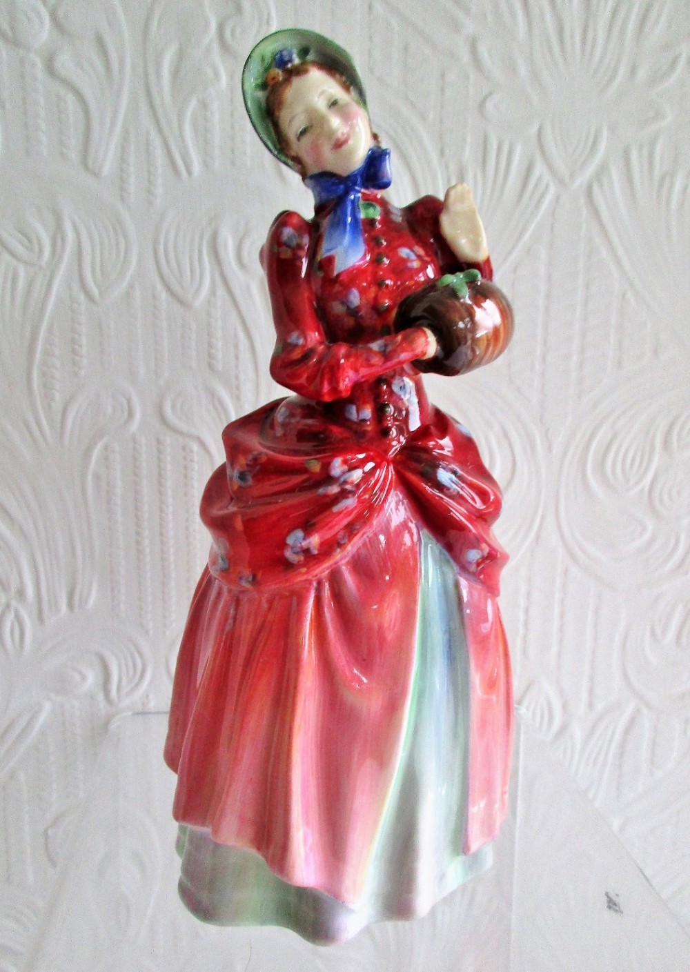 vintage royal doulton english porcelain figurine rowena hn 2077