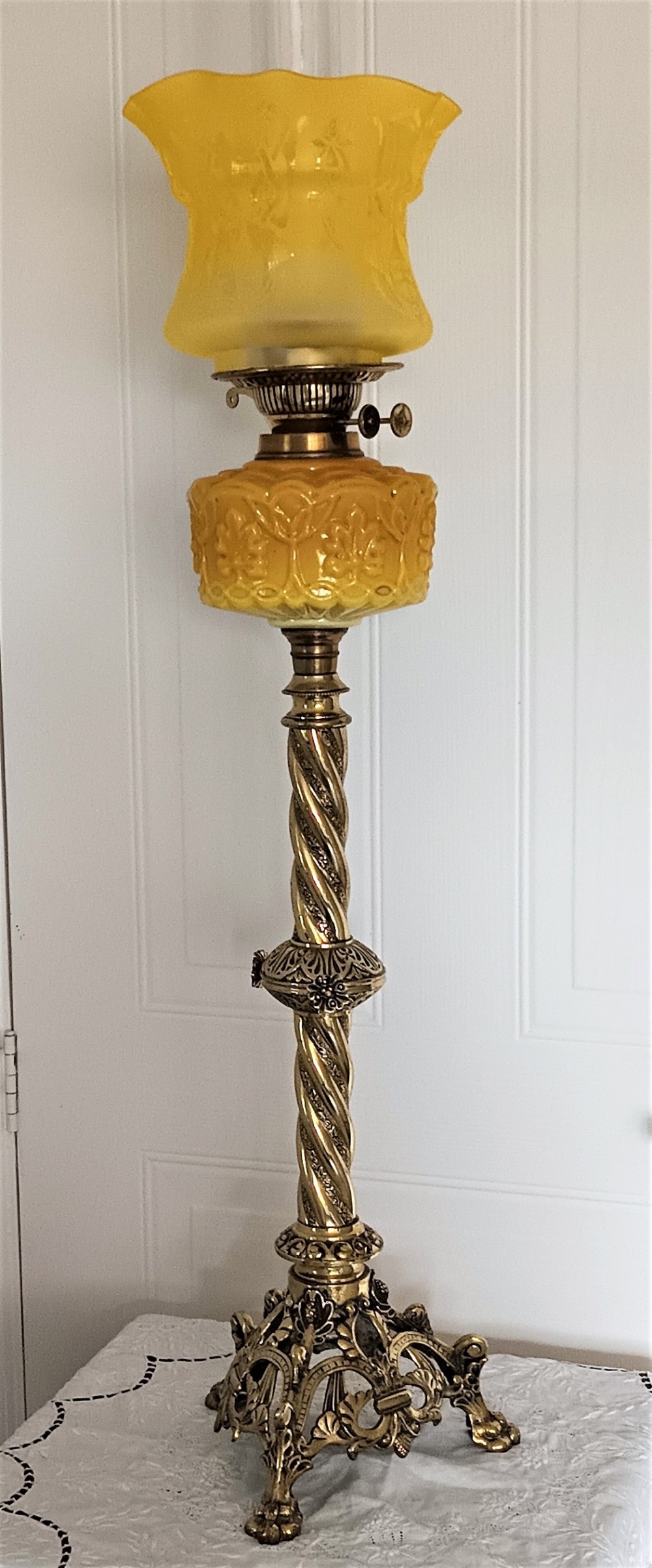 antique victorian brass oil lamp