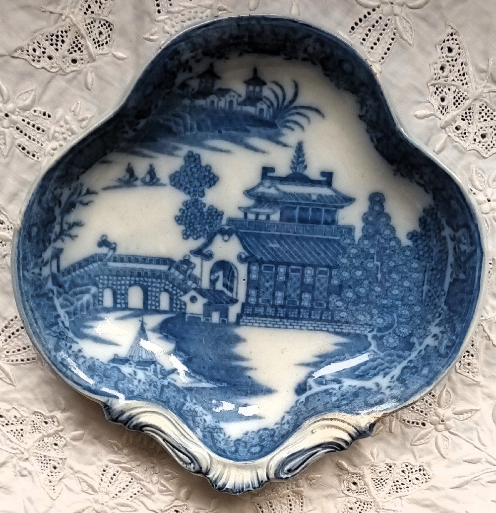 georgian b w two man scroll chinoiserie dish